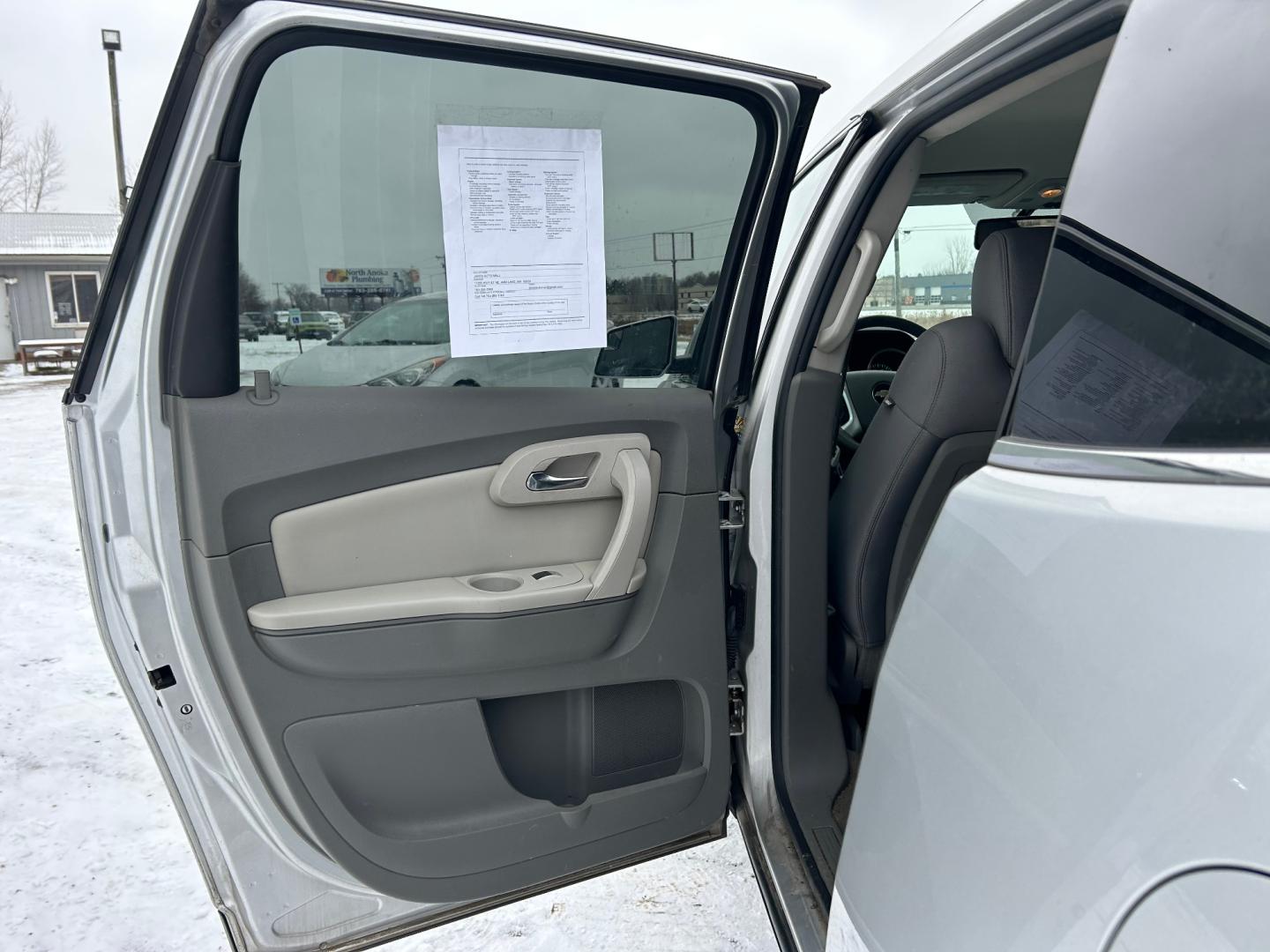 2010 Silver Chevrolet Traverse LT1 AWD (1GNLVFED0AS) with an 3.6L V6 DOHC 24V engine, 6-Speed Automatic transmission, located at 17255 hwy 65 NE, Ham Lake, MN, 55304, 0.000000, 0.000000 - Photo#14